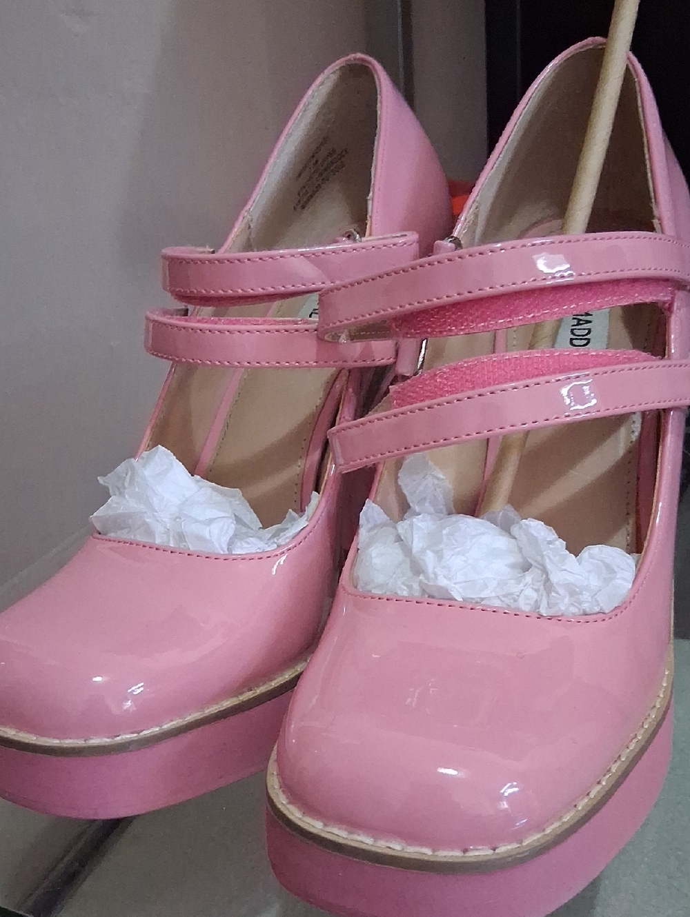 Shoes - Picture 2 of 6